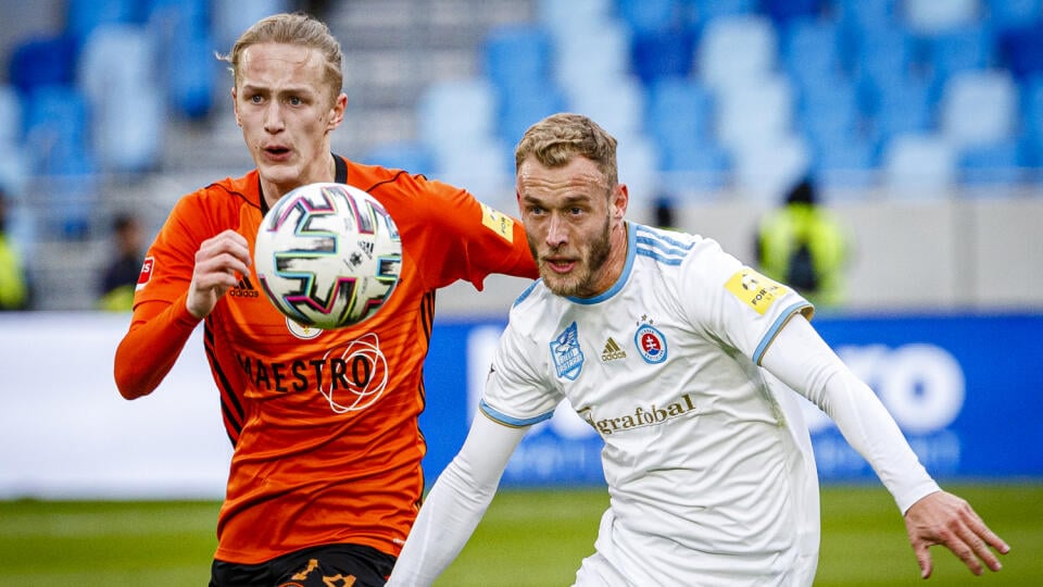 Na snímke Joeri De Kamps a Tomáš Bobček počas zápasu 22. kola Fortuna ligy 2019/2020 medzi ŠK Slovan Bratislava a MFK Ružomberok.