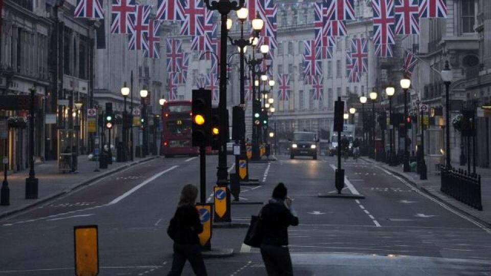 The Union Flags are hung along Regent Street in London in celebration of the forthcoming royal wedding between Prince William and Kate Middleton Tuesday, April 19, 2011.(AP Photo/PA, Carl Court) UNITED KINGDOM OUT, NO SALES, NO ARCHIVE