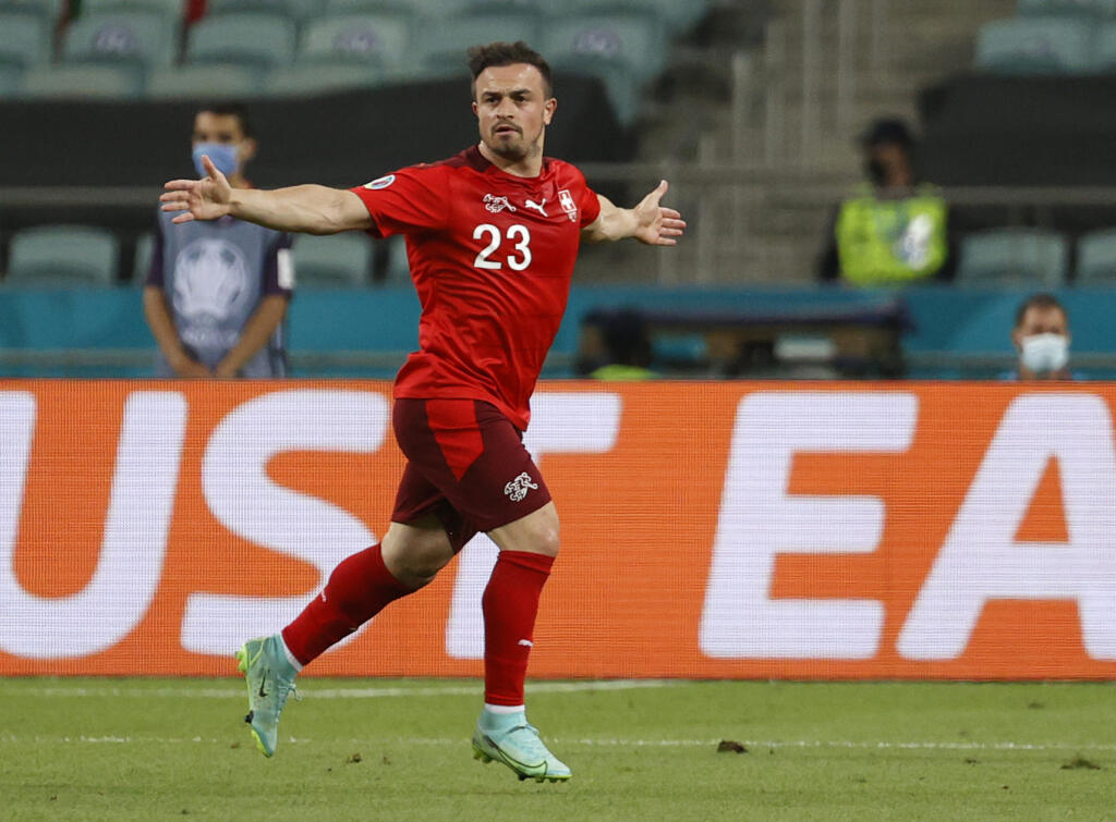 EBE 61 Baku - Na snímke švajčiarsky stredopoliar Xherdan Shaqiri oslavuje svoj gól a druhý mužstva v zápase základnej A skupiny ME vo futbale Švajčiarsko - Turecko v azerbajdžanskom Baku 20. júna 2021. FOTO TASR/AP
Switzerland's Xherdan Shaqiri celebrates after scoring his sides second goal during the Euro 2020 soccer championship group A match between Switzerland and Turkey at the Baku Olympic Stadium in Baku, Azerbaijan, Sunday, June 20, 2021. (Valentyn Ogirenko/Pool via AP)