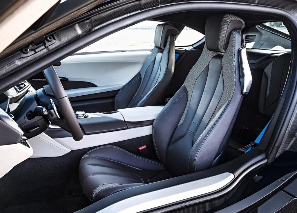 BMW i8  /3