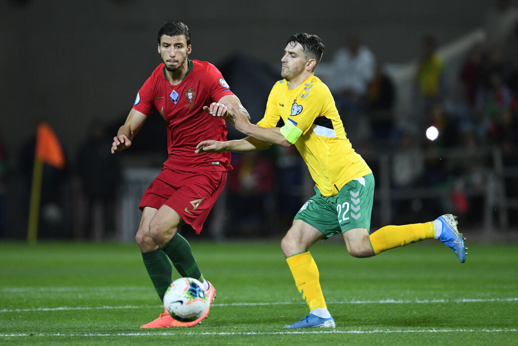 Anglický futbalový klub Manchester City získal z Benficy Lisabon Rubena Diasa.
