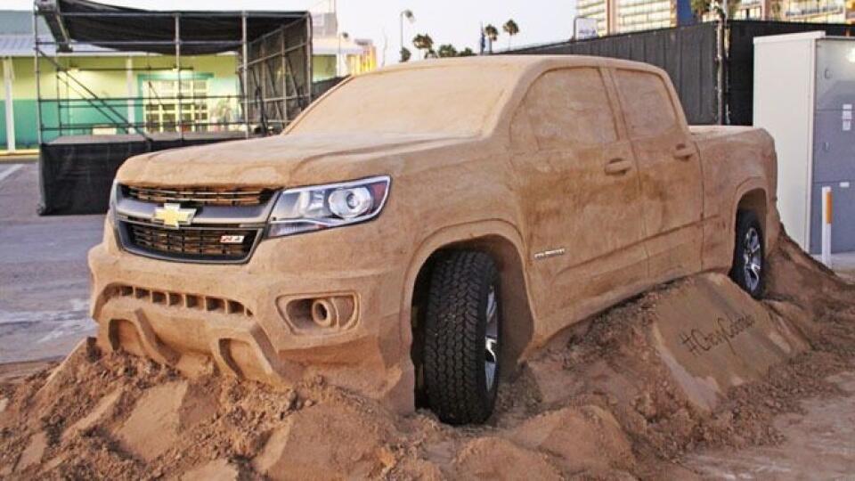 Chevrolet Colorado vytvorený  piesku