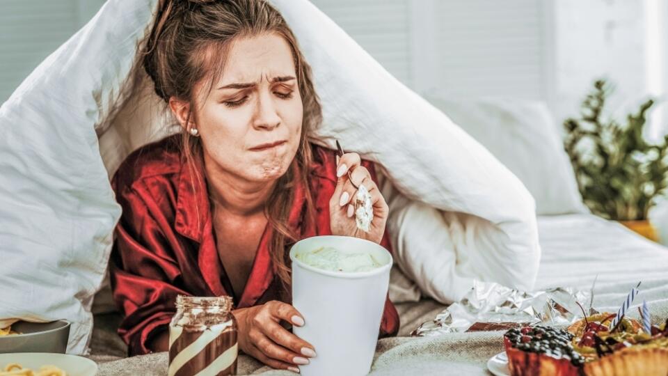 Záchvatové prejedanie vedie k obezite
a psychickým problémom.