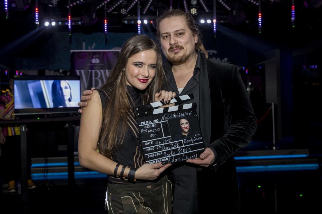 Na snimke spevacka Natalia Hatalova s modnym navrharom Borisom Haneckom pocas krstu svojho noveho videoklipu s k pesnicke Kto som.