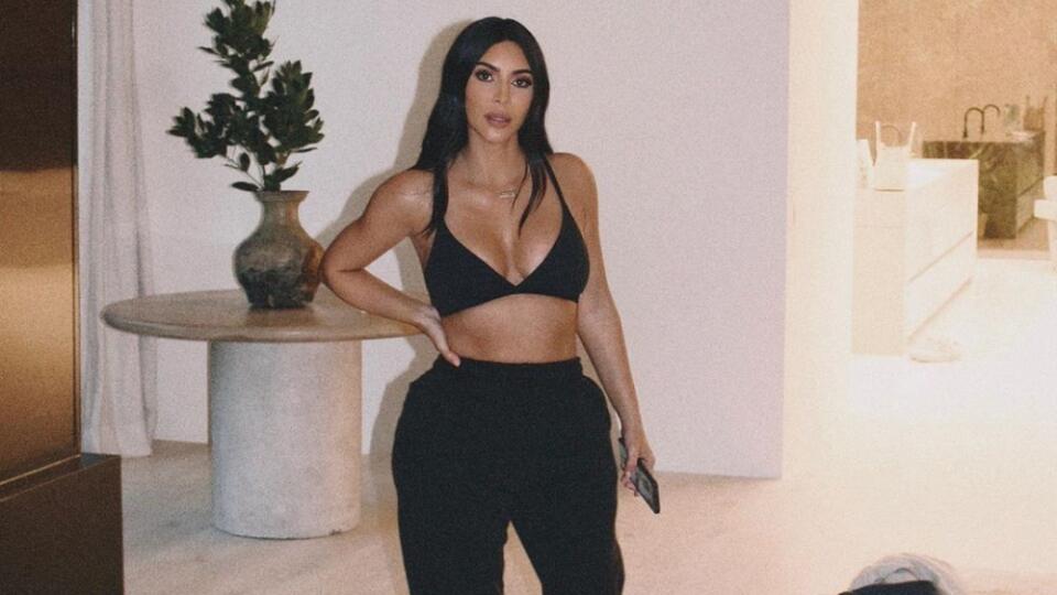 SKIMS je nový prístup k riešeniam spodnej bielizne založený spoločnosťou Kim Kardashian.