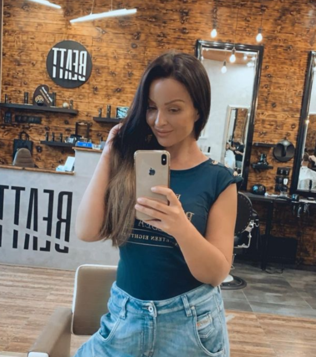 Veronika má nový účes.