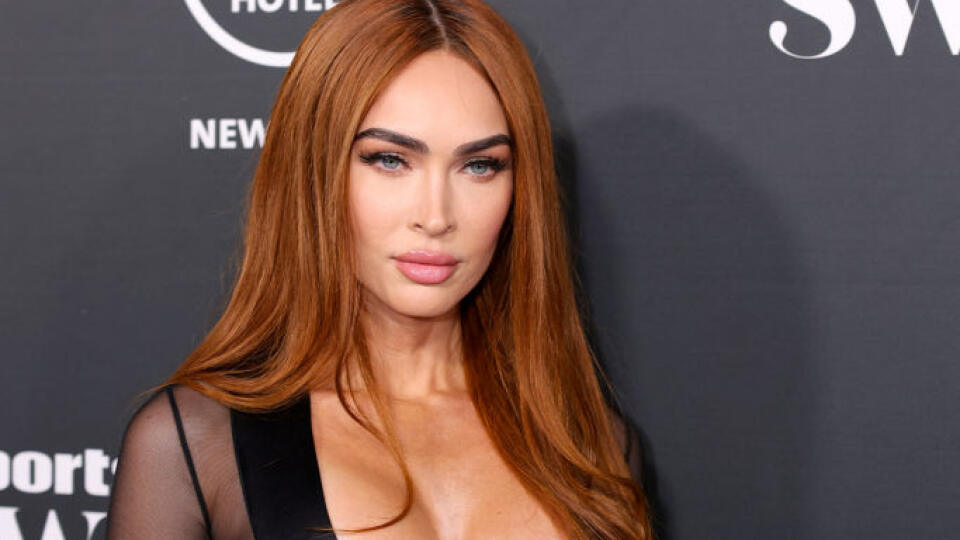 Herečka a modelka Megan Fox a jej nadupaný dekolt.