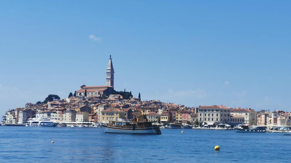 Na pobreží Benátskeho zálivu sa rozprestiera Rovinj.