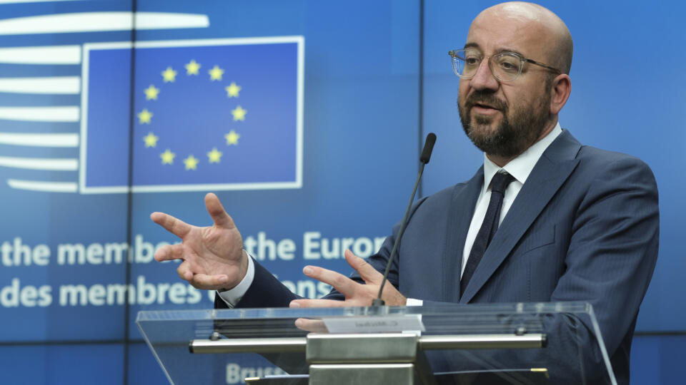 JB 18 Brusel - Predseda Európskej rady Charles Michel počas tlačovej konferencie po videokonferencii s lídrami EÚ v sídle Európskej rady v Bruseli 23. apríla 2020. Štvrtkové mimoriadne zasadnutie Európskej rady, ktoré sa uskutočnilo prostredníctvom videokonferencie, bolo zamerané na boj proti pandémii nového koronavírusu a na hľadanie účinných spôsobov ekonomického oživenia po kríze. FOTO TASR/AP
European Council President Charles Michel speaks during a media conference after a video conference