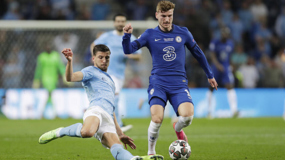 Chelsea vs. Manchester City. Na snímke obranca "Citizens" Ruben Diaz (vľavo) a útočník Chelsea Timo Werner (vpravo).