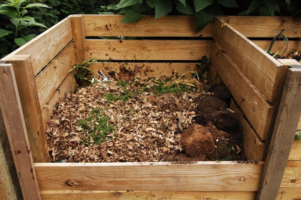 (Compost bin) Composting