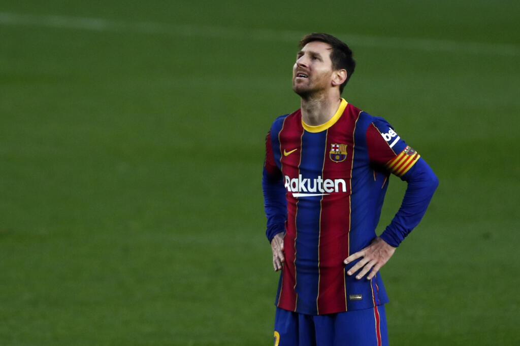 WA 37 Barcrelona - Futbalista FC Barcelona Lionel Messi reaguje v zápase 33. kola španielskej La Ligy FC Barcelona - FC Granada v Barcelone vo štvrtok 29. apríla 2021. FOTO TASR/AP
Barcelona's Lionel Messi reacts after a missed scoring opportunity during the Spanish La Liga soccer match between FC Barcelona and Granada at the Camp Nou stadium in Barcelona, Spain, Thursday, April 29, 2021. (AP Photo/Joan Monfort)