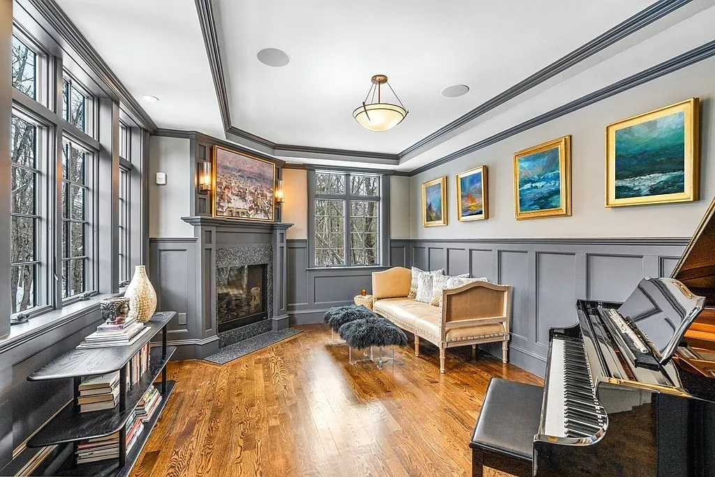 Podľa webu truepeoplesearch.com Zdeno aj jeho manželka bývajú v meste Weston západne od Bostonu. Luxusná vila vo vychytenej štvrti podľa realitného portálu zillow.com má hodnotu 4 milióny dolárov.