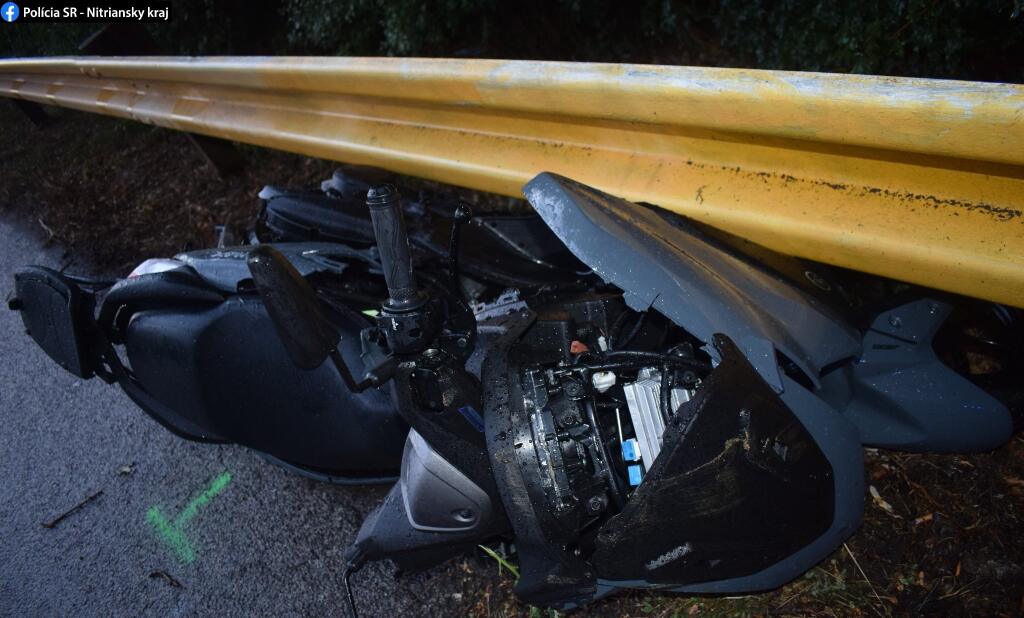 Motocyklista skončil s ťažkými zraneniami v nitrianskej nemocnici.