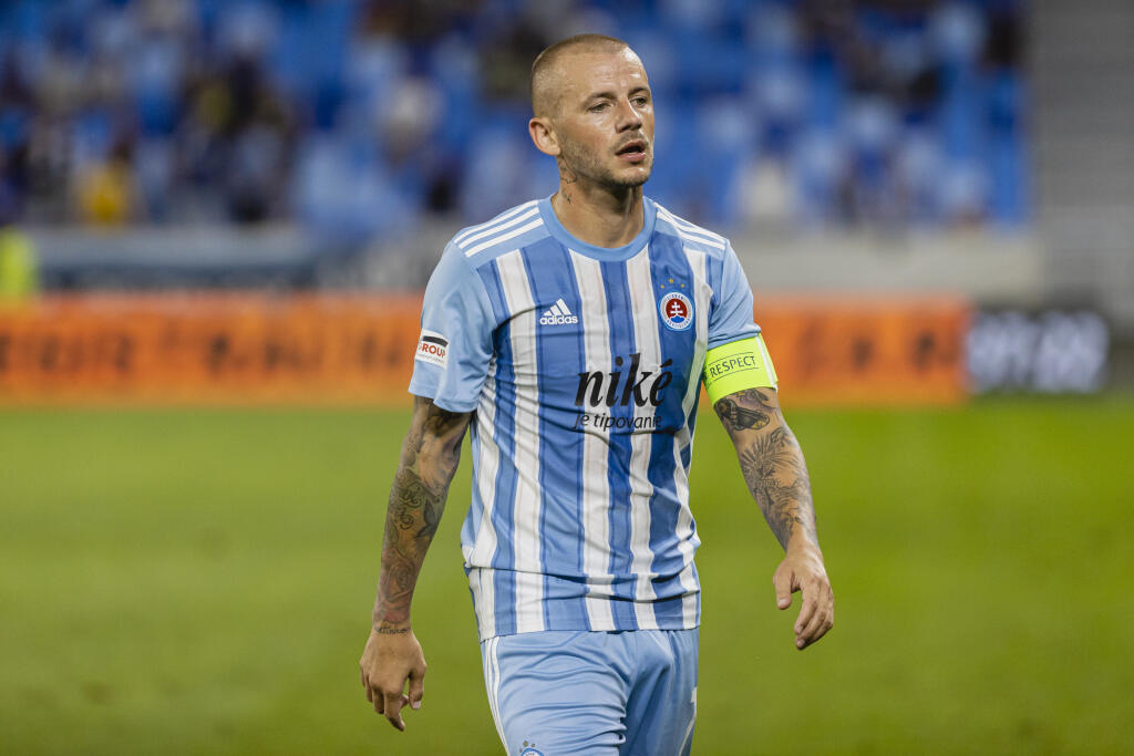 Na snímke Vladimír Weiss v roli kapitána počas prvého zápasu prvého predkola UEFA Ligy Majstrov 2022/23 medzi ŠK Slovan Bratislava a FC Dinami Batumi.