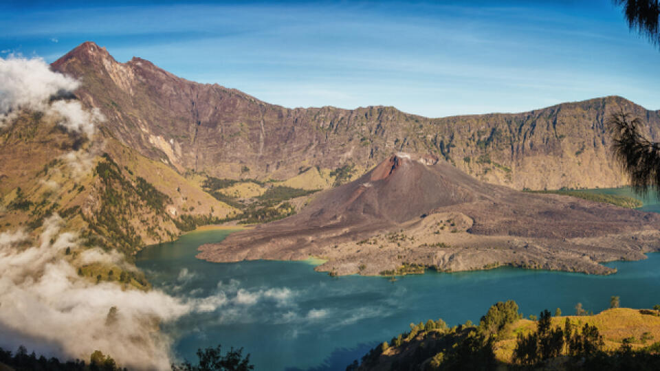 Lake,Segara,Anak,,Mount,Rinjani,,Lombok,,Indonesia