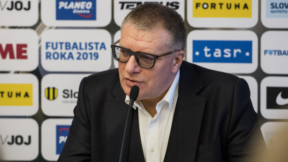 Na snímke prezident Slovenského futbalového zväzu (SFZ) Ján Kováčik počas tlačovej konferencie k ankete Futbalista roka 2019, ktorú zrušili z dôvodu šíriaceho sa koronavírusu 10. marca 2020 v Bratislave. FOTO TASR - Martin Baumann