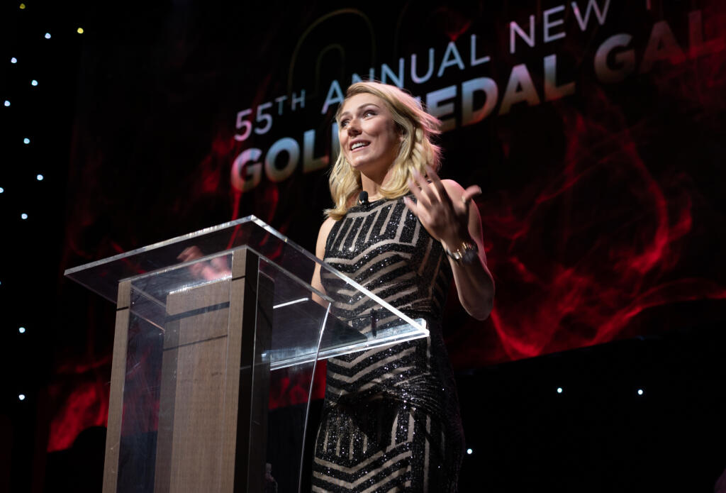 Zo svahu si Shiffrinová pred ďalšími pretekmi odskočila na podujatie Gold Medal Gala v New Yorku, kde zažiarila v obtiahnutých šatách.