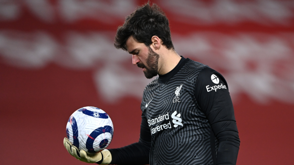Obrovská rana pre hviezdu Liverpoolu FC. Brazílsky brankár Alisson Becker (28) sa dnes dozvedel šokujúcu správu o tom, že jeho otec José († 57) už nežije.