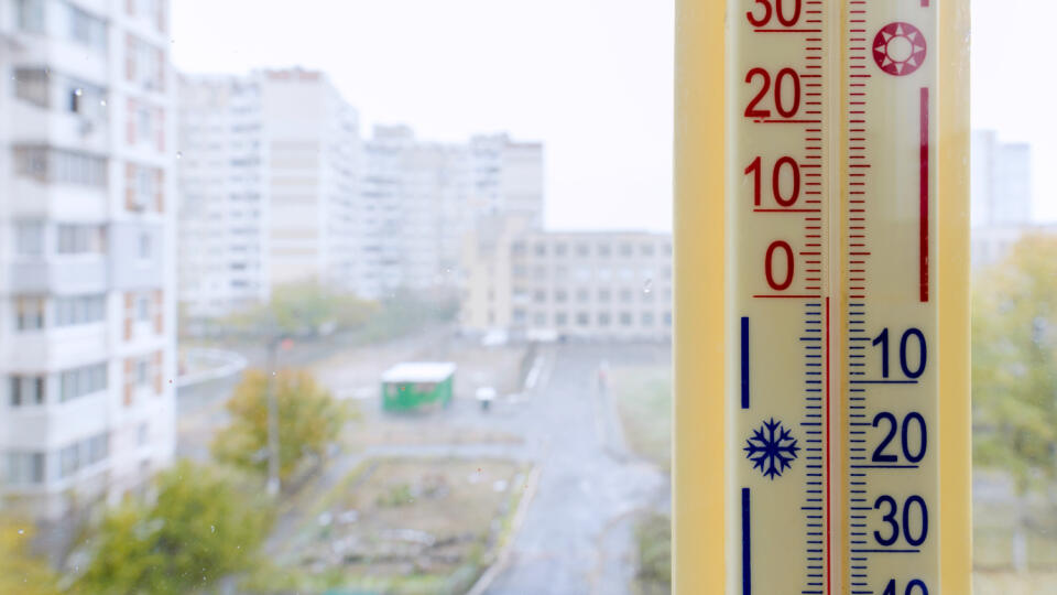 Z letných teplôt na začiatku apríla sa netešte, ešte si budeme musieť doma prikúriť.