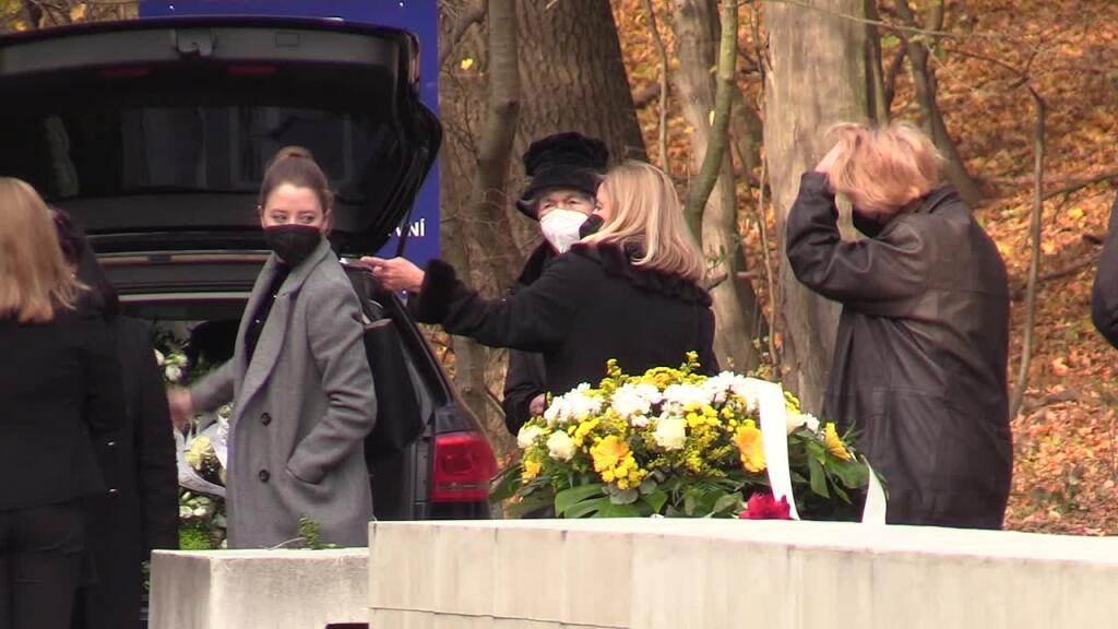 FOTO Čo sa dialo po rozlúčke s Pašekom. Rodinu brali luxusné autá, pozrite na babku Irmu