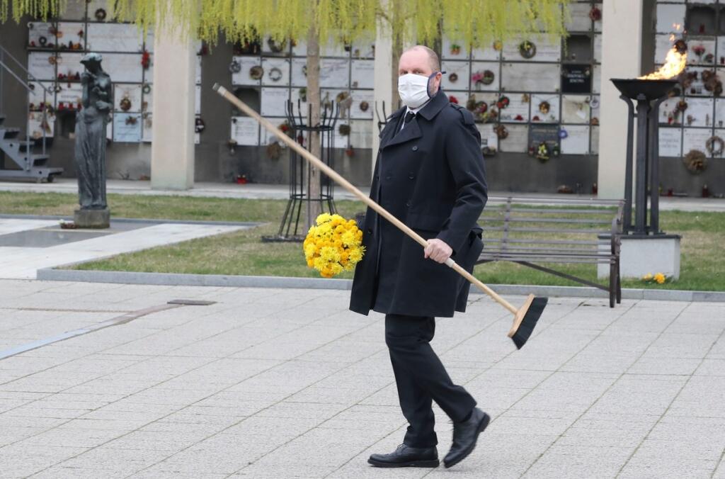 Na pohrebe Dany Zátopkovej sa ukázalo niekoľko známych osobností.