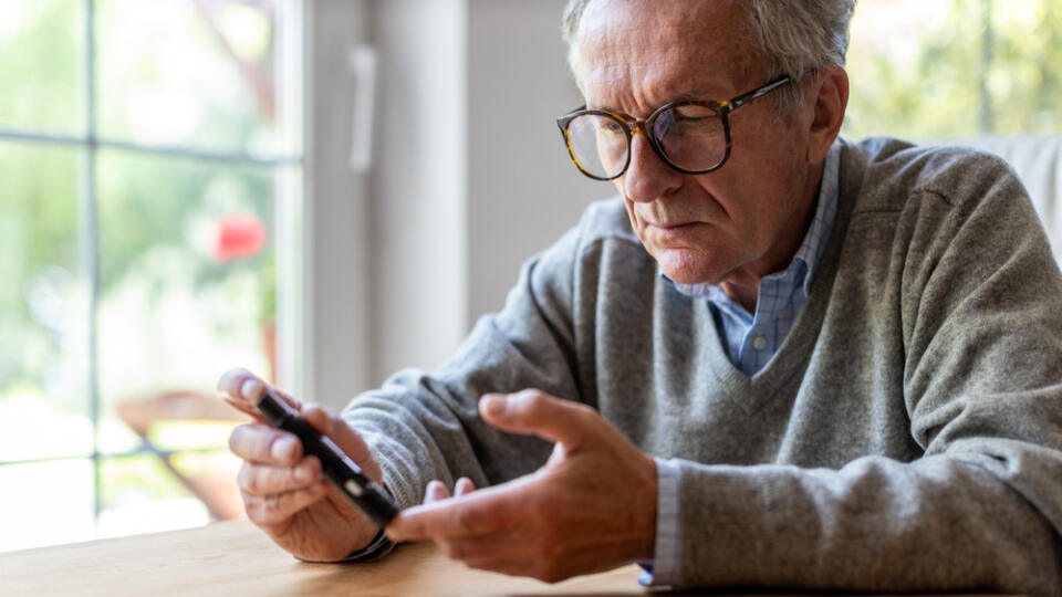 Mature,Man,Checking,Blood,Sugar,Level,With,Glucometer