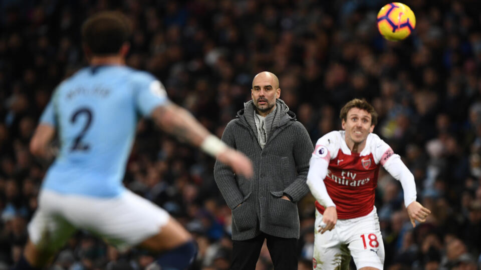 Premier League by mala opäť odštartovať duelom medzi úradujúcim majstrom Manchestrom City a Arsenalom Londýn.