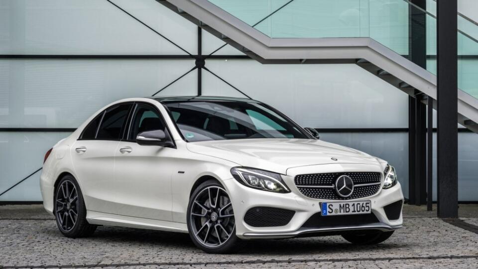 Test Mercedes C 450 AMG: Koní má na rozdávanie