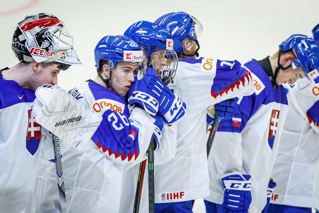Na snímke hráči Slovenska po skončení zápasu štvrťfinále IIHF Majstrovstiev sveta v ľadovom hokeji hráčov do 20 rokov medzi Kanadou a Slovenskom.