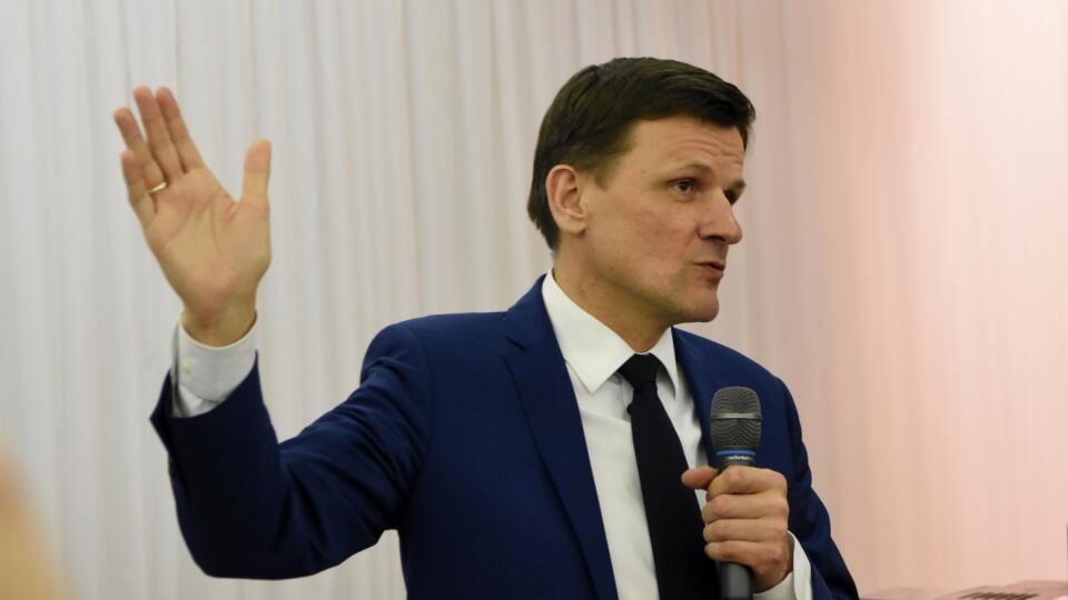 Na snímke líder KDH Alojz Hlina prijal výsledok volieb do NR SR v Bratislave 1. marca 2020. FOTO TASR - Vladimír Benko