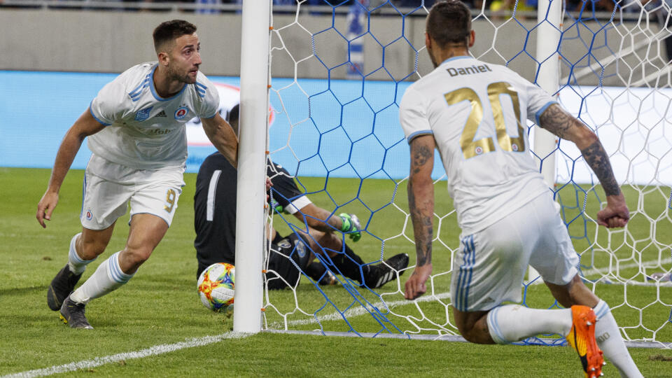 Na snímke Andraž Šporar počas zápasu 1. predkola Ligy majstrov medzi ŠK Slovan Bratislava a FK Sutjeska Nikšič.