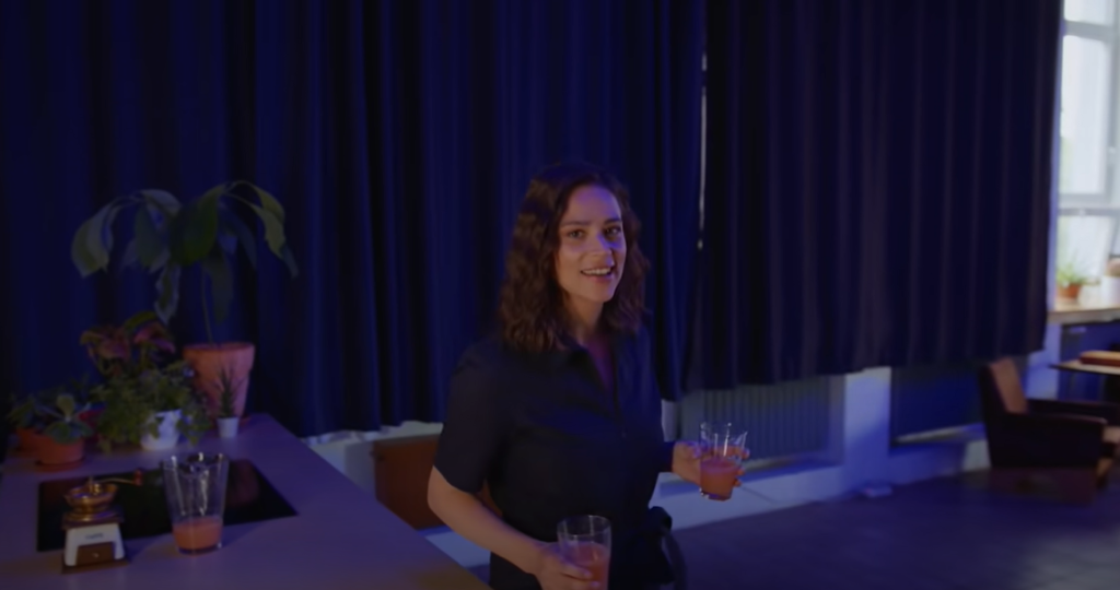 Marcinková v novom videoklipe Nely Pociskovej úplne žiari