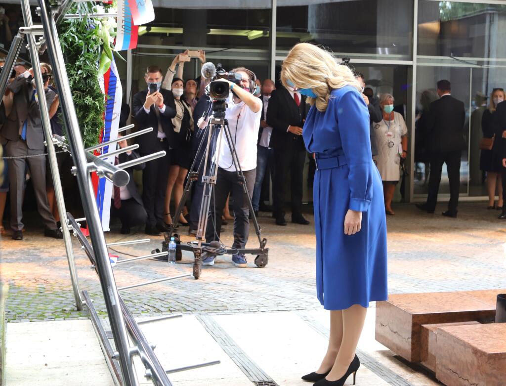 Na snímke prezidentka SR Zuzana Čaputová počas kladenia vencov na centrálnych osláv 76. výročia Slovenského národného povstania (SNP) v areáli Pamätníka SNP v Banskej Bystrici, 29. augusta 2020. FOTO TASR - Ján Krošlák