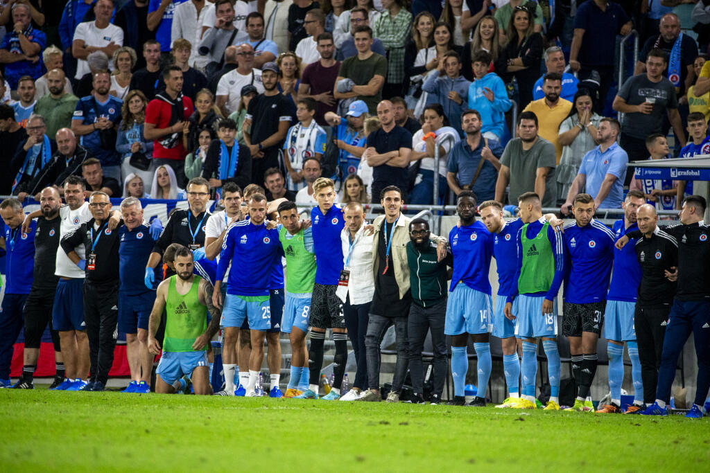 Futbalisti ŠK Slovan Bratislava prehrali s gréckym Olympiakosom Pireus v jedenástkovom rozostrele po remíze 2:2 v odvetnom zápase 3. predkola Európskej ligy.