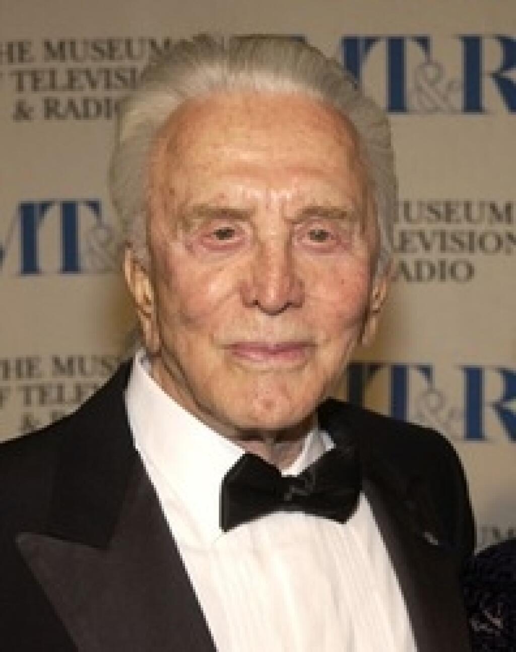 Дуглас фрегин. Кирк Дуглас фотография. Кирк Дуглас 100 лет фото. Kirk Douglas 2015. Кирк Дуглас f0.7/Zeiss.
