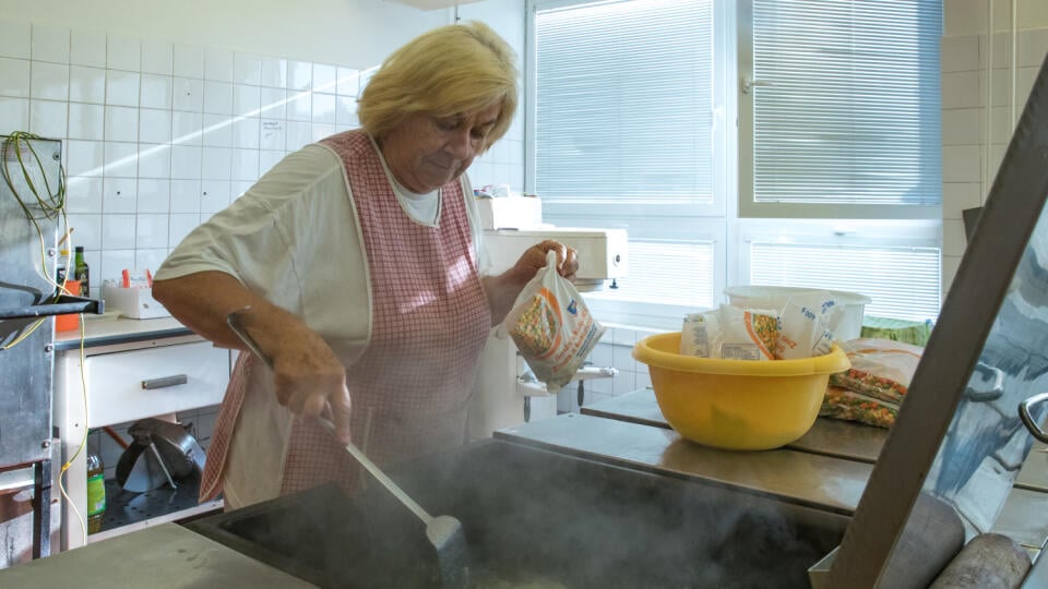 Školská jedáleň na základnej škole Nobelovo námestie v bratislavskej Petržalke.