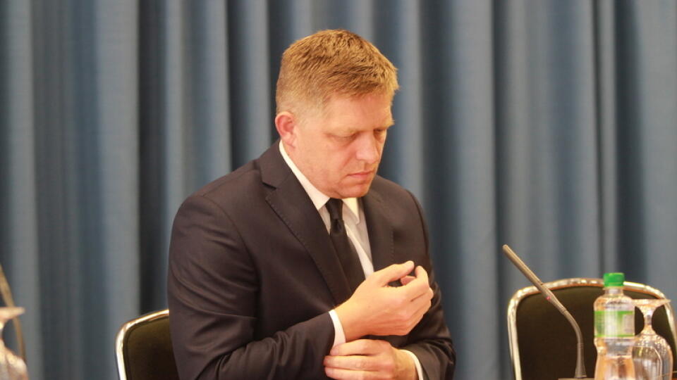 Premiér a predseda strany Smer Robert Fico.