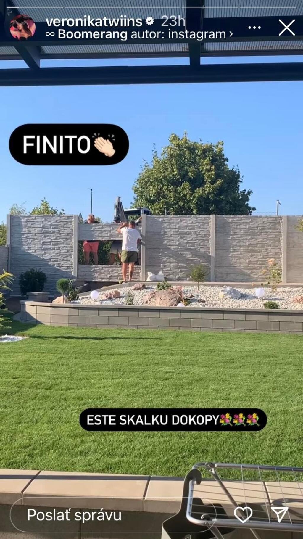 Twiinsky už konečne bývajú vo svojom. Ich priestranná záhrada je hotová.