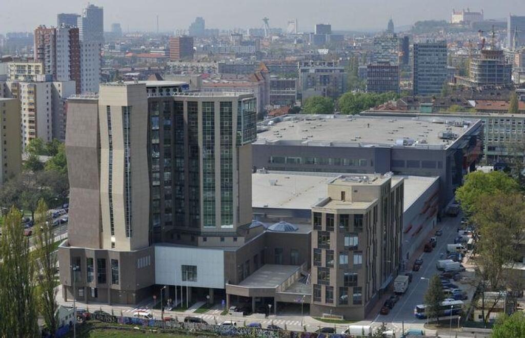 Pozrite si Širokého hotel
