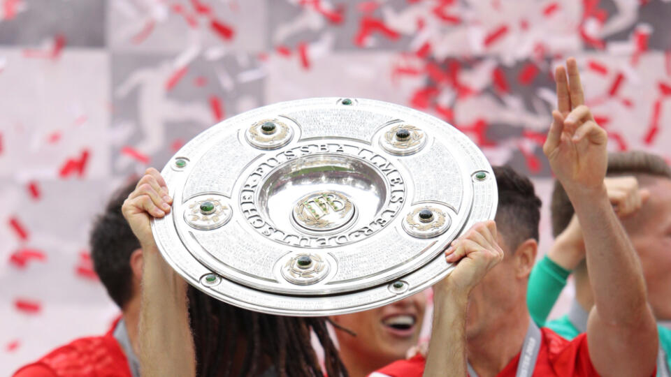 Holandský futbalista Arjen Robben v týchto dňoch intenzívne zvažuje, kam povedú jeho kroky po odchode z Bayernu Mníchov.