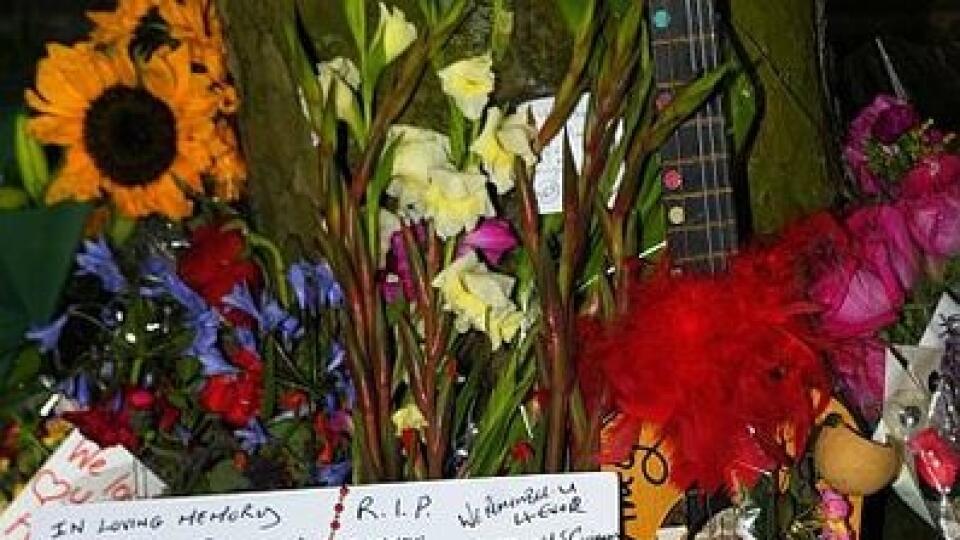 Smrť Amy Winehouse zarmútila jej fanúšikov na celom svete.