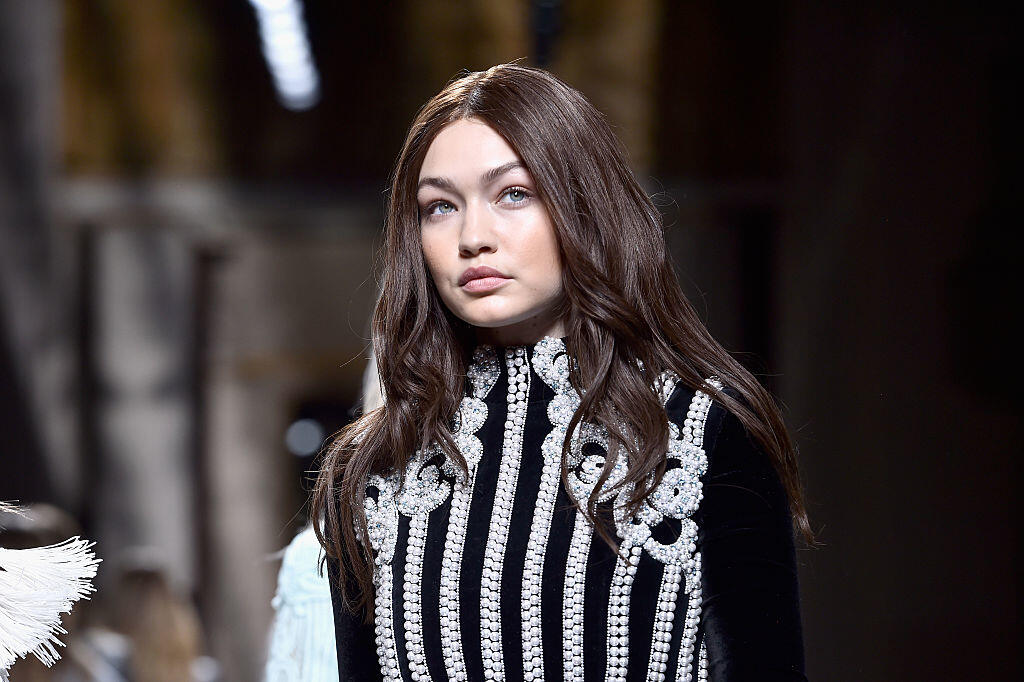 Modelka Gigi Hadid s novým parochňovým účesom.