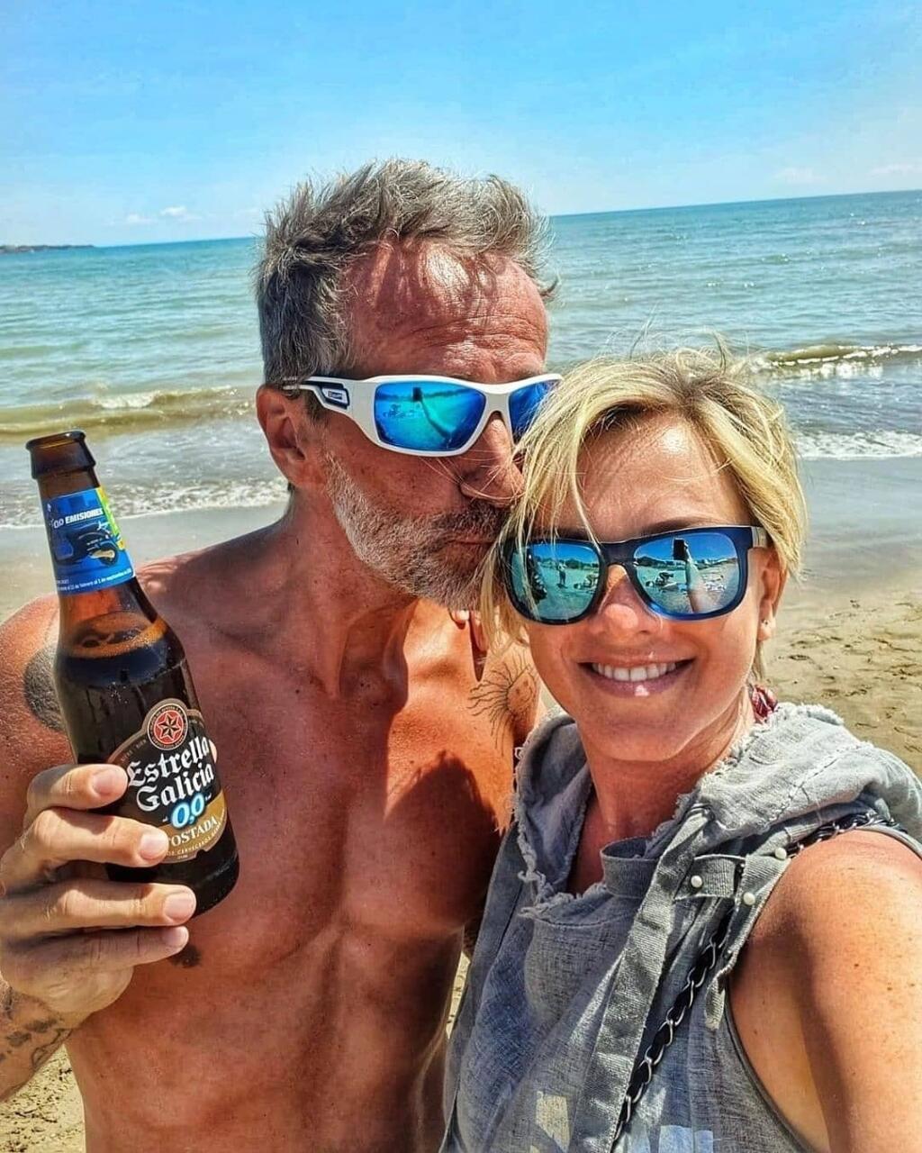 Monika s Jarom počas dovolenky.