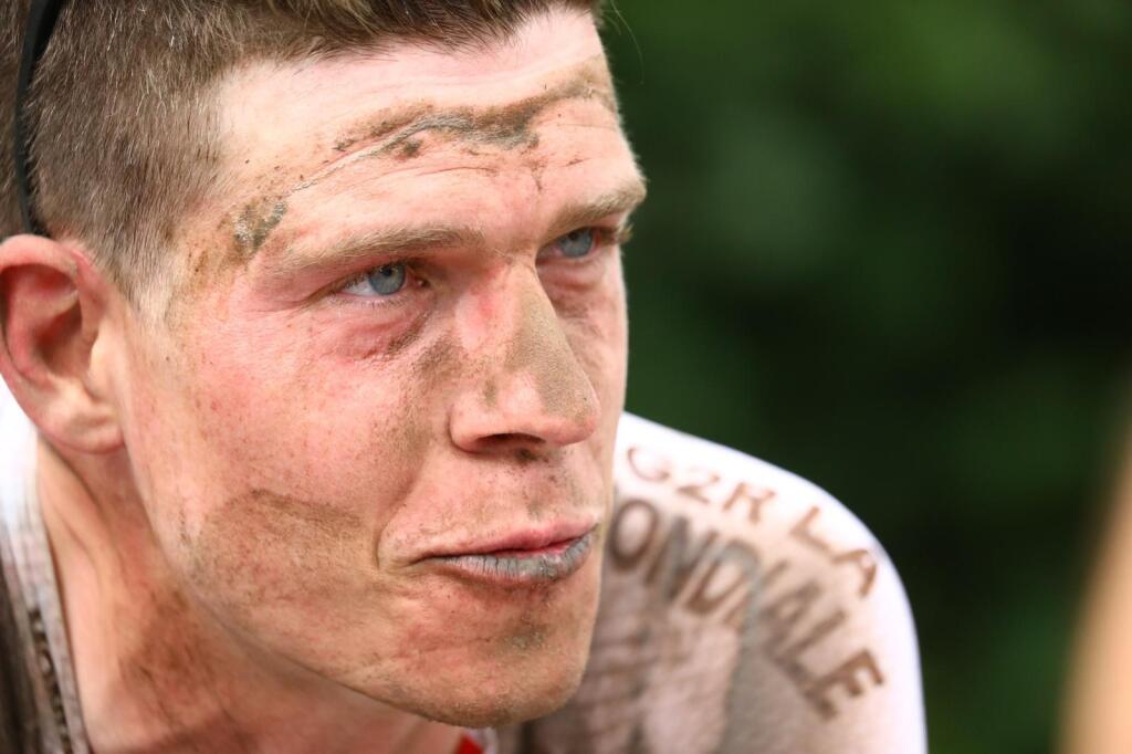 Na cyklistov čakalo jedenásť úsekov s kockami, ktoré ich v 5. etape poriadne vyčerpali a preverili. Do cieľa prišli zafúľaní ako baníci.