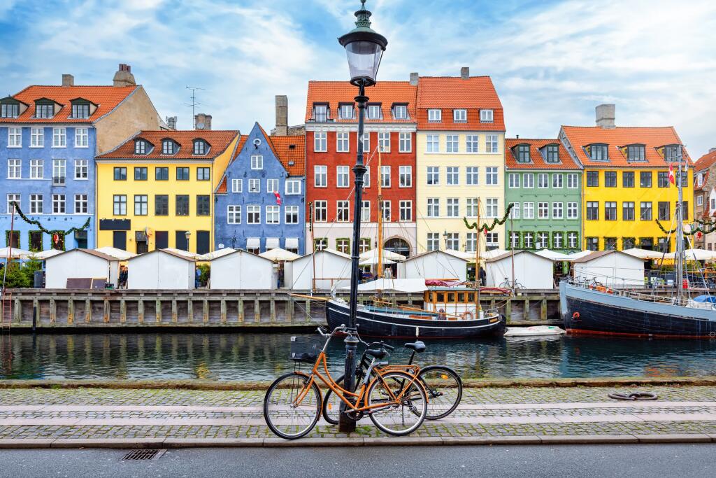 The,Popular,Nyhavn,Area,At,Copenhagen,,Denmark,,With,A,Street