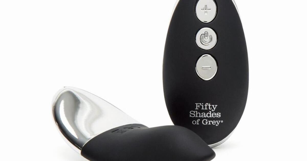 Screaming massage black vibrator