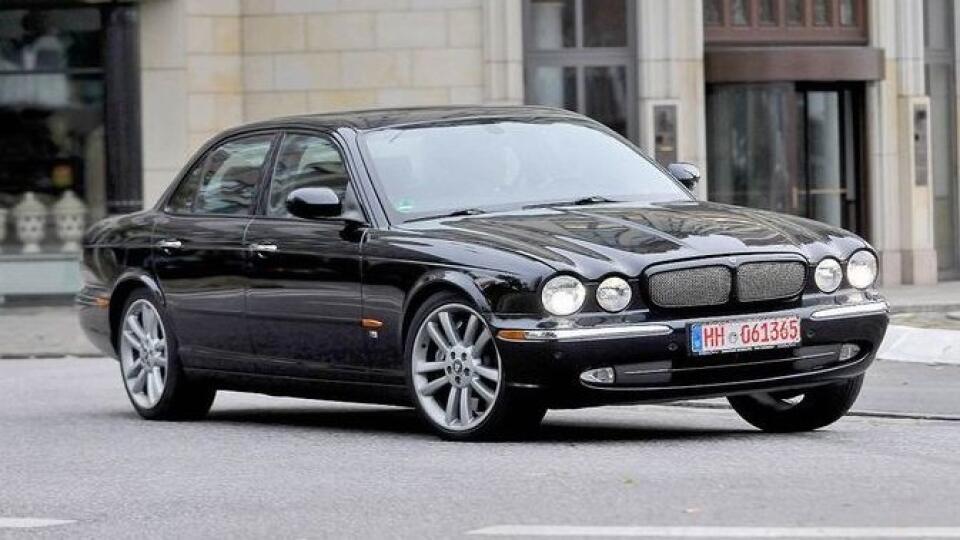 Jaguar XJR