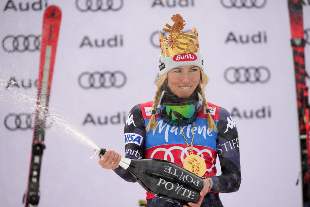Mikaela Siffrinová na oslavu spustila poriadnu sprchu šampanským.h