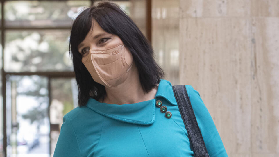 Na snímke podpredsedníčka vlády a ministerka investícií, regionálneho rozvoja a informatizácie SR Veronika Remišová (Za ľudí) prichádza na 12. rokovanie vlády SR 19. mája 2021 v Bratislave. FOTO TASR - Martin Baumann